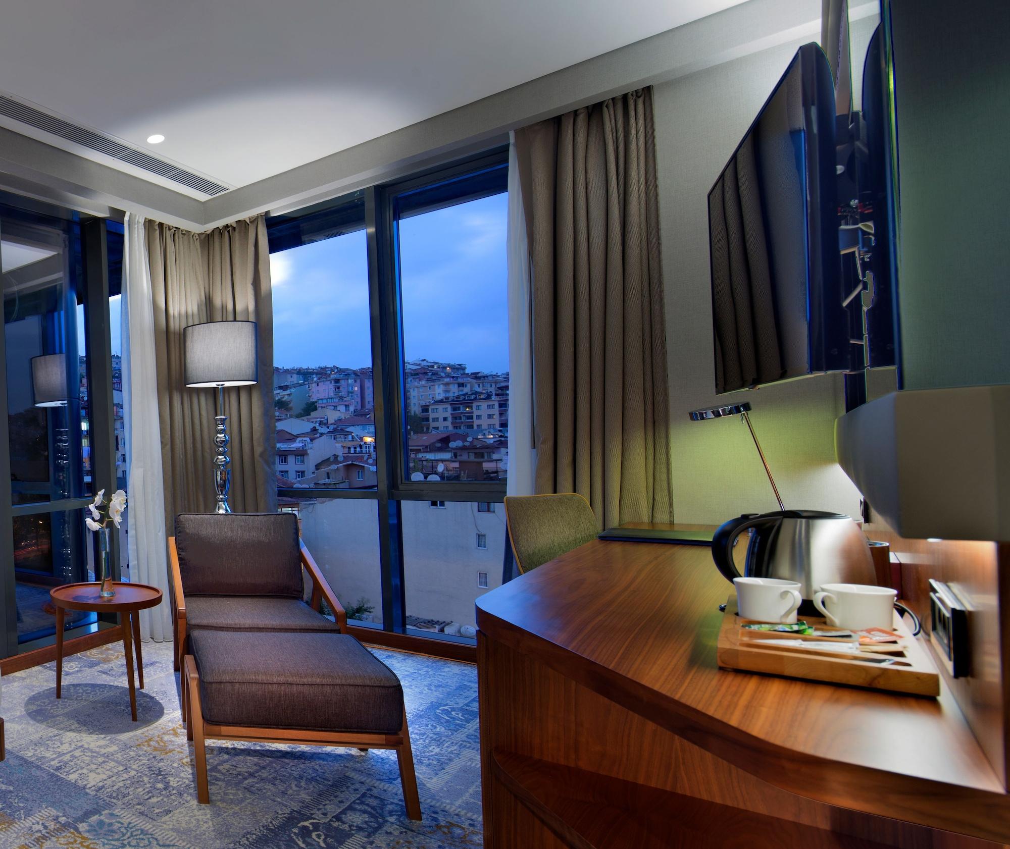 Doubletree By Hilton Istanbul - Piyalepasa Hotel Ngoại thất bức ảnh A room at the hotel