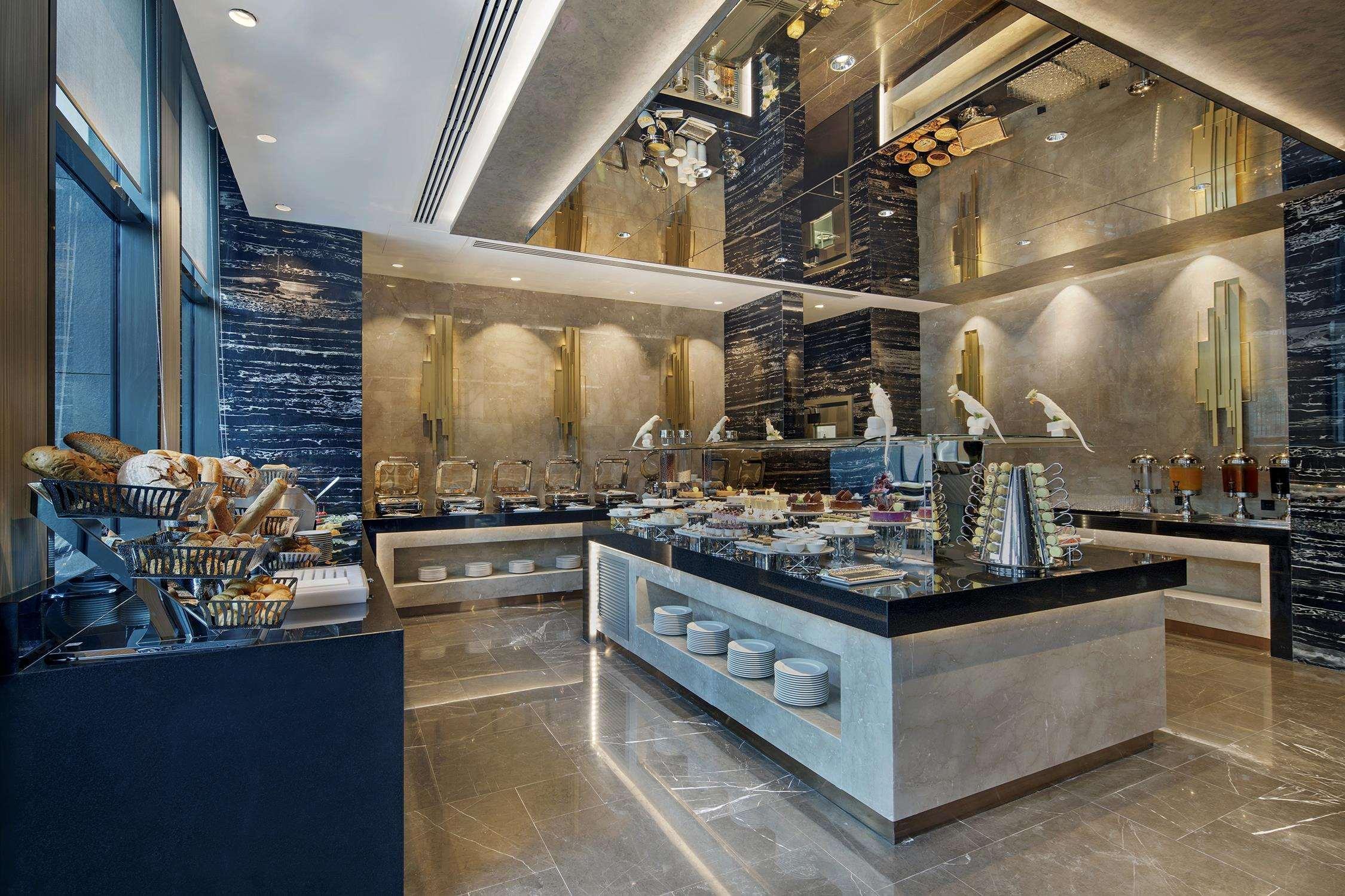 Doubletree By Hilton Istanbul - Piyalepasa Hotel Ngoại thất bức ảnh The buffet at the hotel