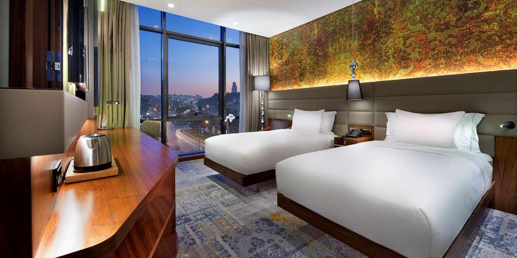 Doubletree By Hilton Istanbul - Piyalepasa Hotel Ngoại thất bức ảnh