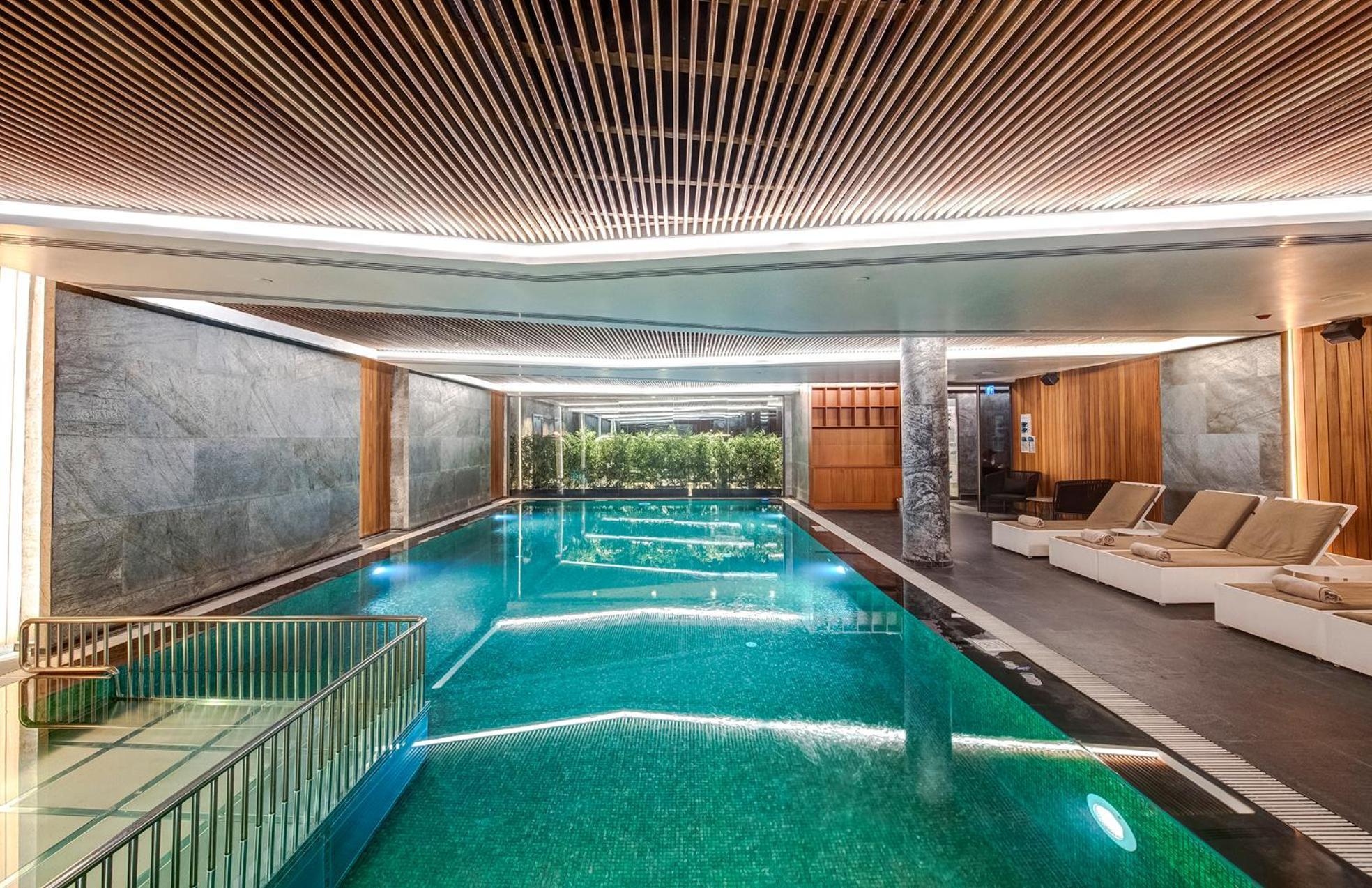 Doubletree By Hilton Istanbul - Piyalepasa Hotel Ngoại thất bức ảnh The swimming pool at The Landmark