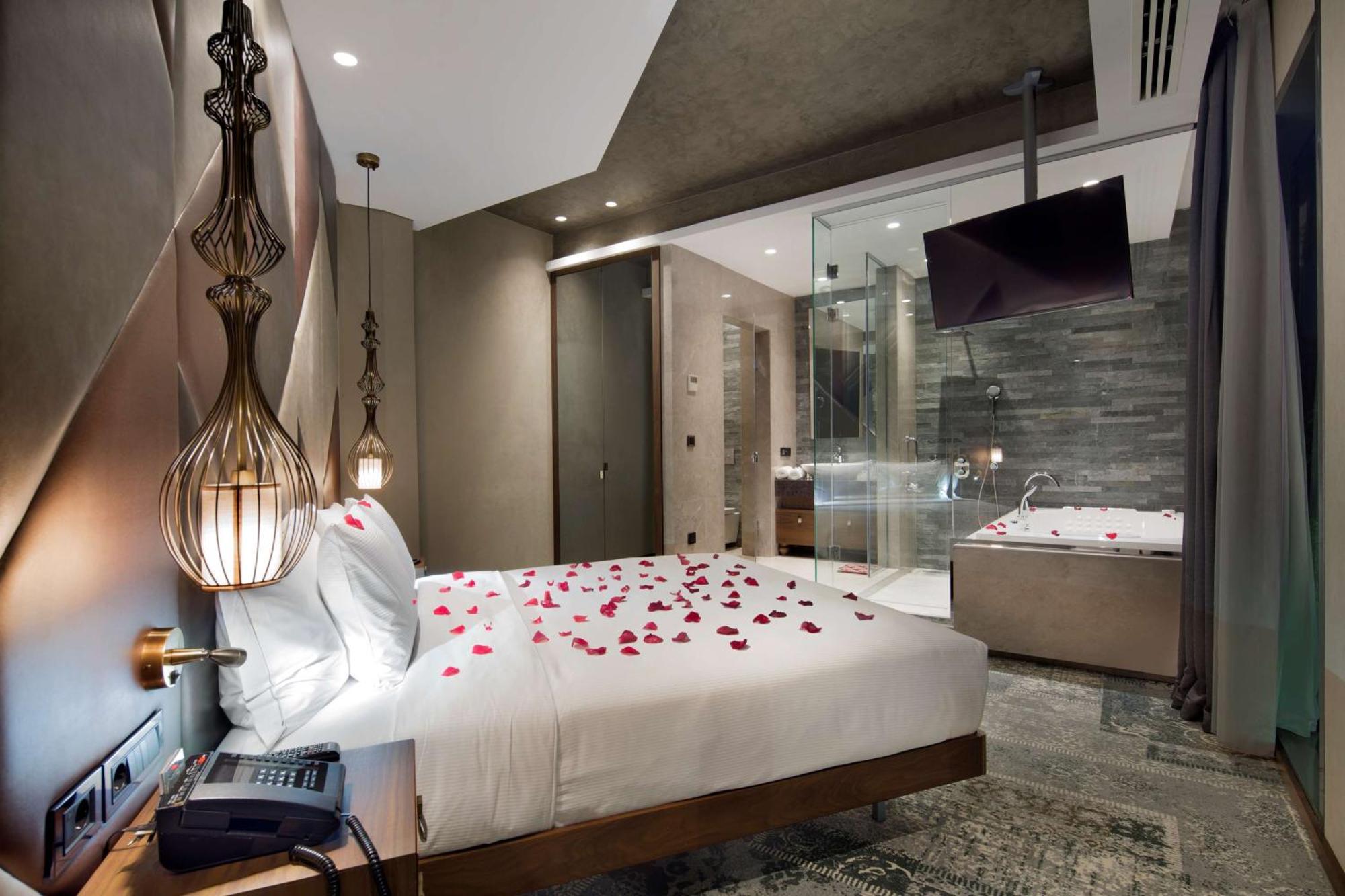 Doubletree By Hilton Istanbul - Piyalepasa Hotel Ngoại thất bức ảnh