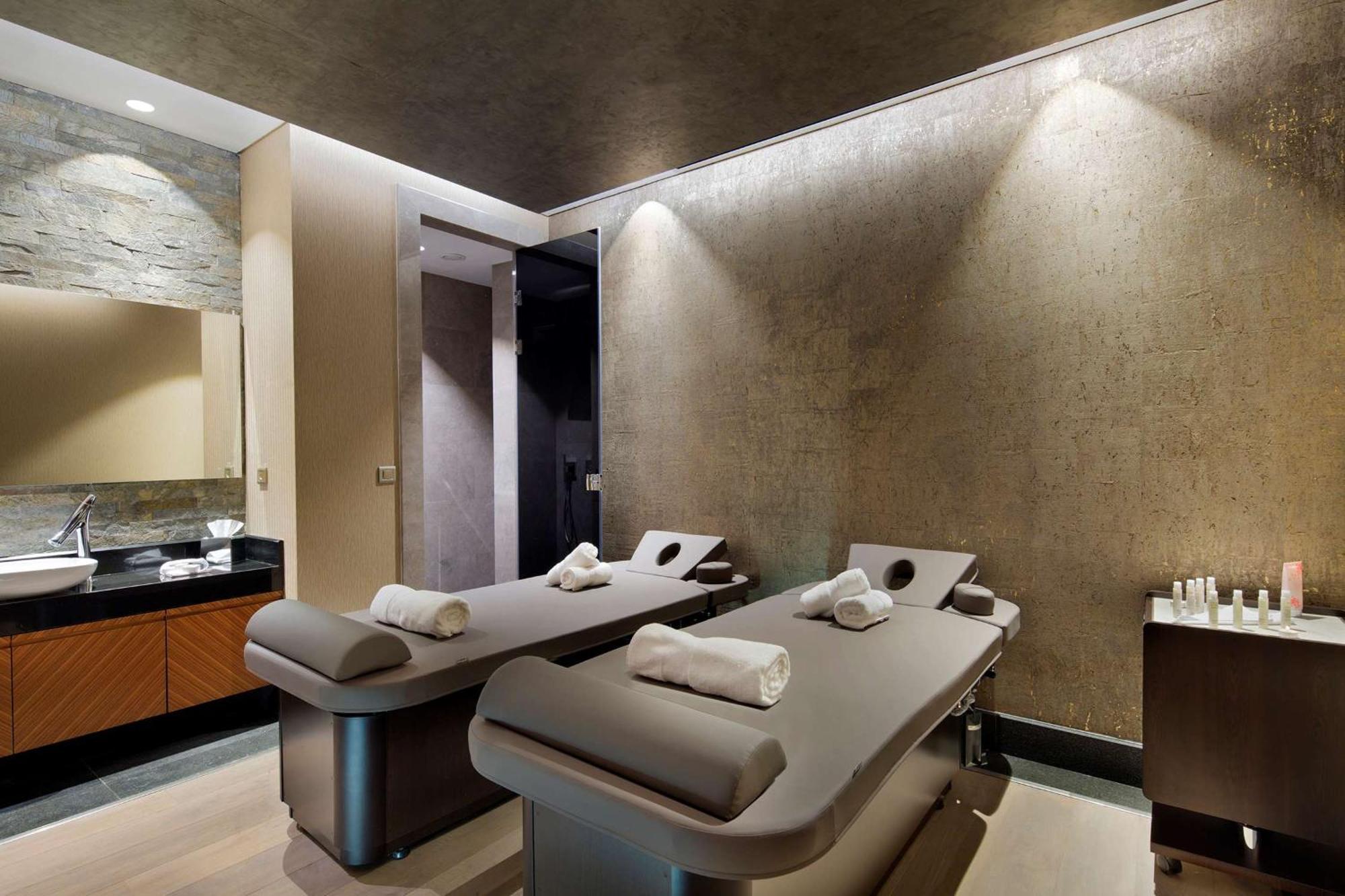 Doubletree By Hilton Istanbul - Piyalepasa Hotel Ngoại thất bức ảnh The spa at The Dorchester