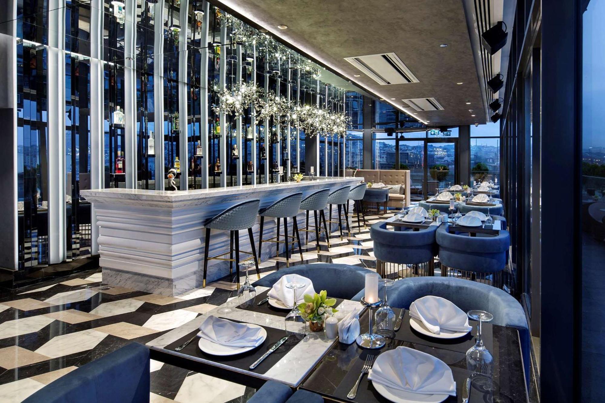 Doubletree By Hilton Istanbul - Piyalepasa Hotel Ngoại thất bức ảnh The interior of the restaurant